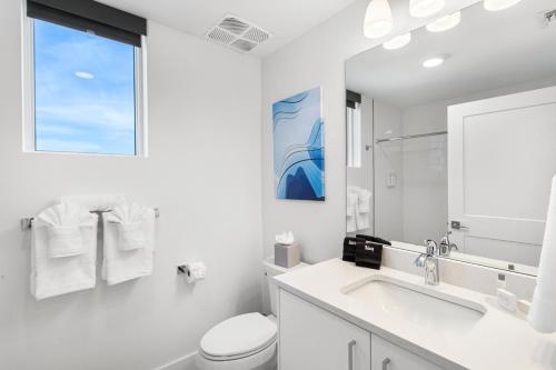 494305340 Ocean Club Treasure Island Hotel