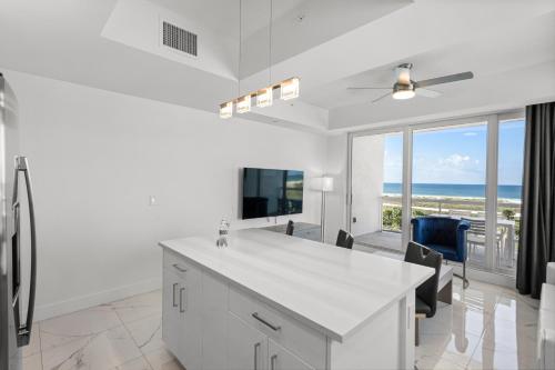 494305348 Ocean Club Treasure Island Hotel