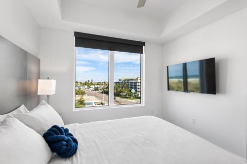 494305364 Ocean Club Treasure Island Hotel