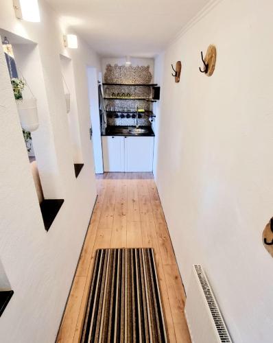 Konyha, Ruheoase am Waldrand - auf 90qm sind nicht nur die Eltern und bis zu 5 Kinder willkommen, auch Hunde in Laichingen