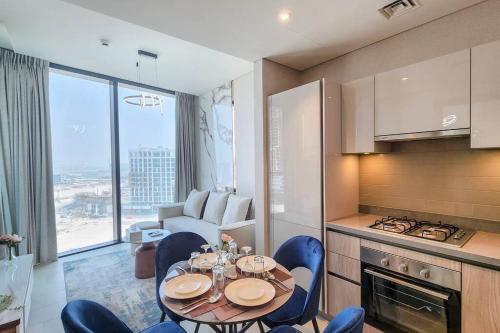 STAY BY LATINEM Luxury 1BR Holiday Home W1006 near Burj Khalifa, Dubaj
