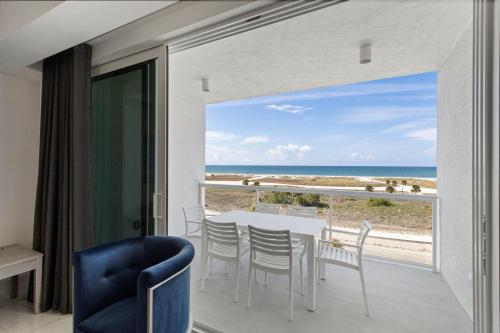 494308939 Ocean Club Treasure Island Hotel