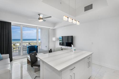 494308952 Ocean Club Treasure Island Hotel