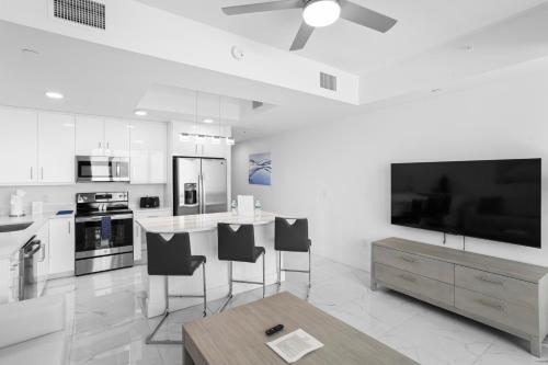 494309890 Ocean Club Treasure Island Hotel
