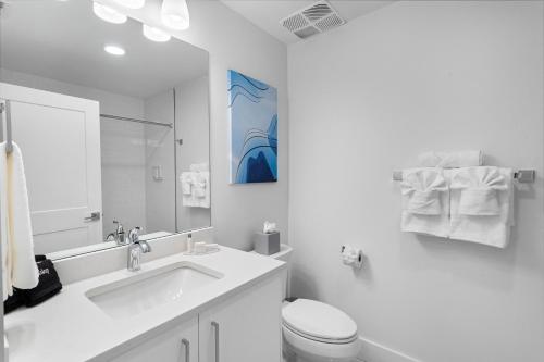 494310379 Ocean Club Treasure Island Hotel