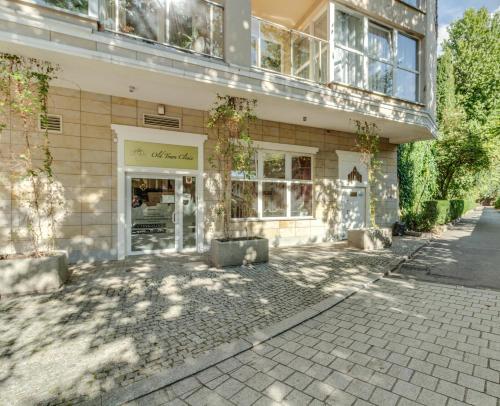 Superior Apartment image 3