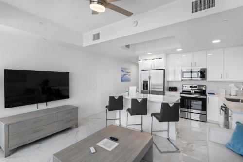 494310498 Ocean Club Treasure Island Hotel