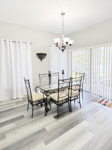 Clermont Vacation Homes by DWS Vacation - image 6