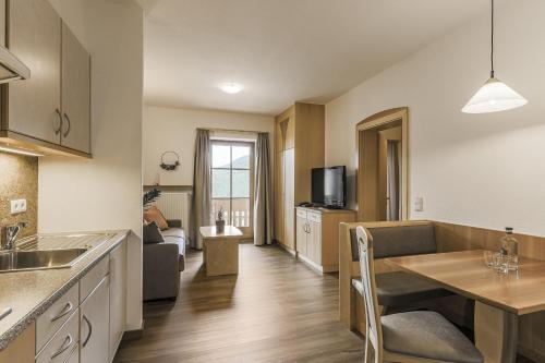 Apartment with Mountain View