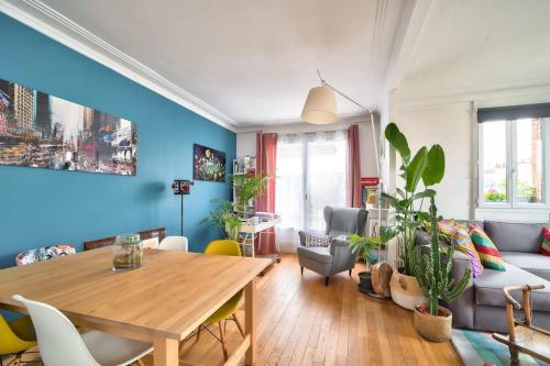 Appartement spacieux avec balcon / Batignolles