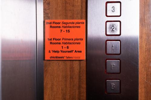 Chic & Basic Tallers Hostal - image 13