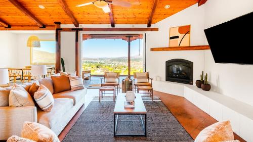 Desert villa with great views, hot tub and mini-golf in Yucca Valley, USA