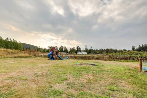 Serene Sequim Retreat with Deck Pets Welcome! - image 5