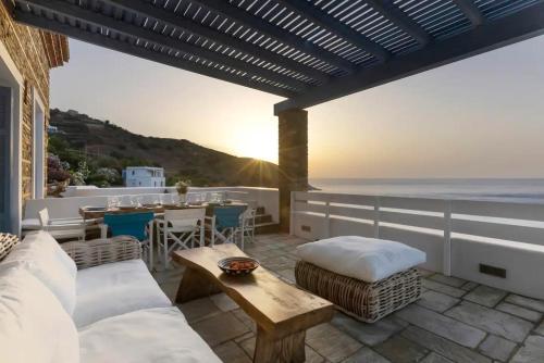 Beachfront Andros Retreat - Villa Stenies Thalassa - Private Pool - 4 bedrooms - Piso Gyalia Beach