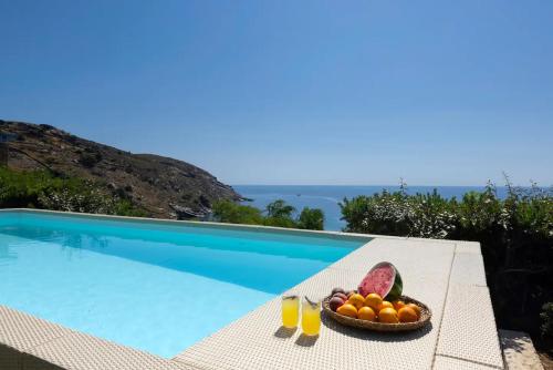 Beachfront Andros Retreat - Villa Stenies Thalassa - Private Pool - 4 bedrooms - Piso Gyalia Beach