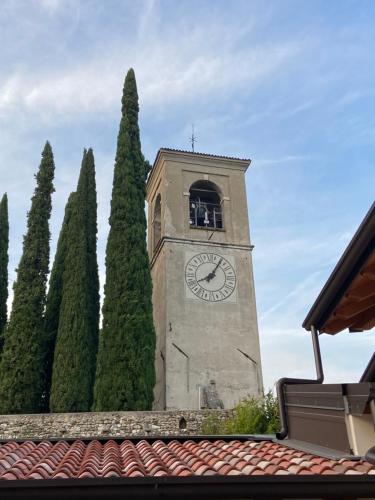 La Volpe Rossa Rooms and Apartments in San Felice del Benaco