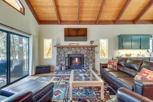 Pinetop Cabin with Deck Fire Pit Game Room and Views - image 7