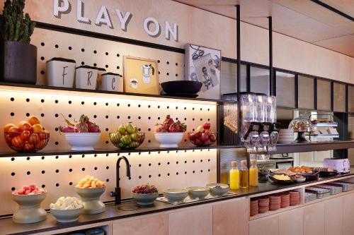 Moxy Sydney Airport - image 7