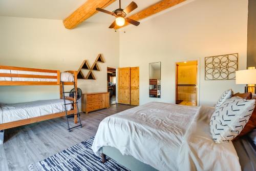 Mtn-View Gem w/ Fire Pit & Deck in Payson, Пейсон (фото 10)