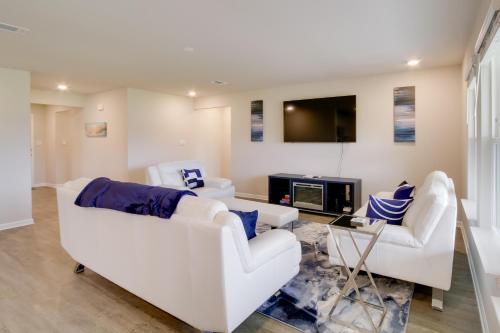 Lovely Long Beach Retreat with Covered Patio! in Long Beach, USA