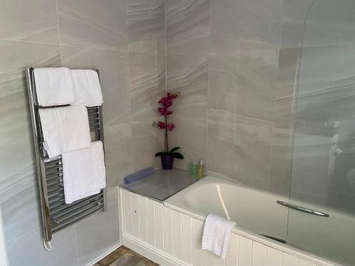 Trumbles Gatwick B&B - main image