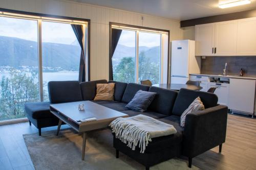 Modern Fjord View Apartment - Tromsø