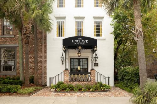 Enclave Premier King image 7