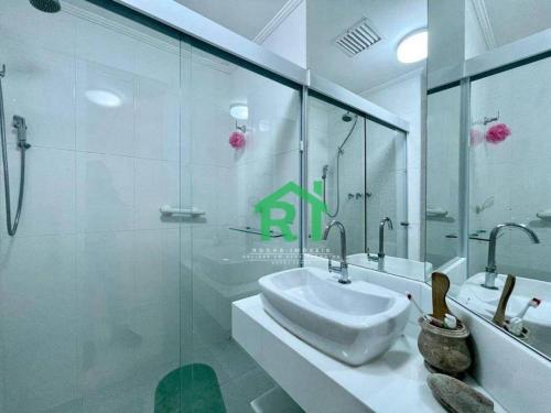 Apartamento dois dormitorios Praia das Pitangueiras in Barra Funda