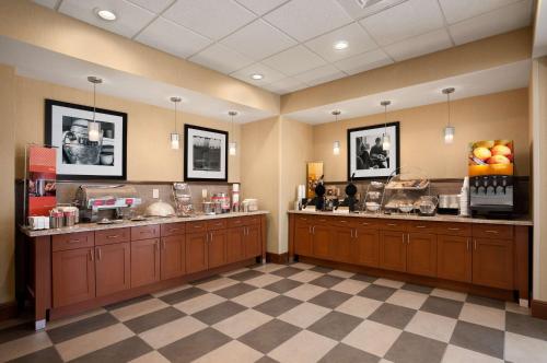 Hampton Inn Magnolia - image 12