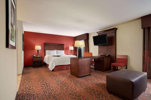 Hampton Inn Magnolia - image 9