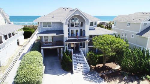 Ocean Views, Den, Community Pools, Close to Beach access, 103, Brigadune-Oceanfront