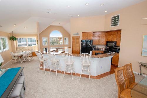 Ocean Views, Den, Community Pools, Close to Beach access, 103, Brigadune-Oceanfront, Corolla (foto 10)