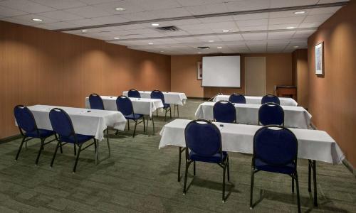 Hampton Inn & Suites Milwaukee Downtown - image 13