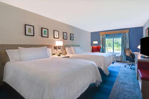 2 queen beds
