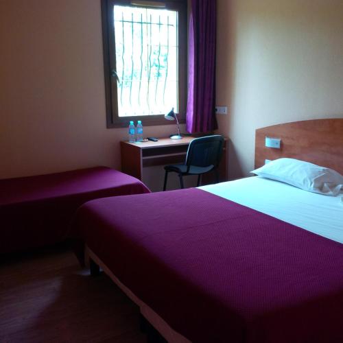 1 king bed, 1 twin bed