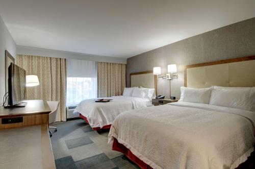 2 queen beds