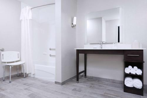 Homewood Suites By Hilton West Fargo/Sanford Medical Center - image 7