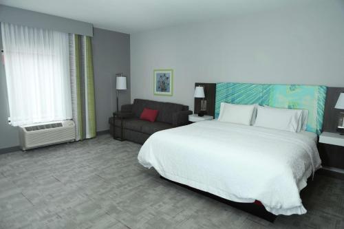 Hampton Inn & Suites Burlington - image 6