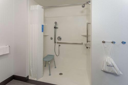 Hampton Inn & Suites Burlington - image 14
