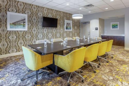 Hampton Inn & Suites Burlington - image 9