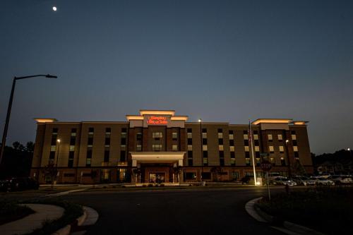 Hampton Inn & Suites Lenoir, NC