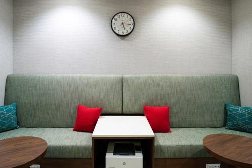 Hampton Inn & Suites Adrian MI - image 11