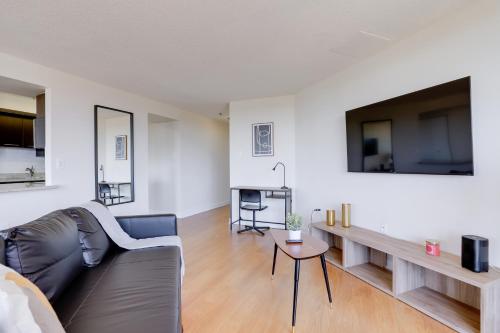 Gorgeous Apt with Rooftop City View @Pentagon City in Arlington, USA