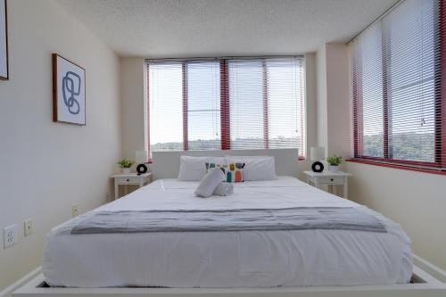 Gorgeous Apt with Rooftop City View @Pentagon City in Arlington, USA