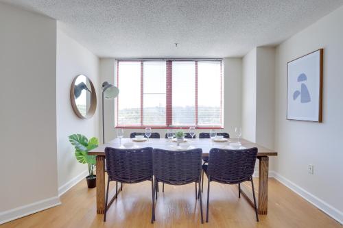 Gorgeous Apt with Rooftop City View @Pentagon City in Arlington, USA