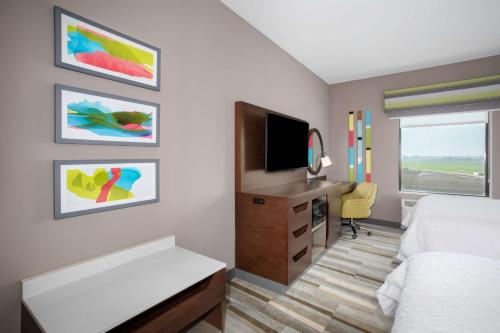 Hampton Inn & Suites Watsonville, CA Room Type - Queen Room with Two Queen Beds