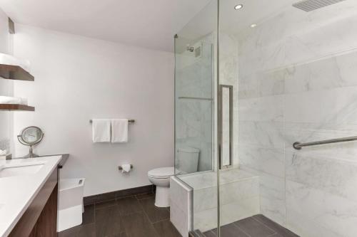King Room image 10