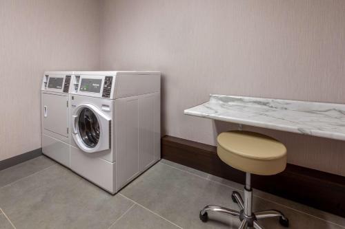 Hampton Inn & Suites Bloomfield Hills Detroit - image 6