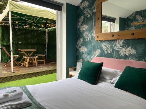 Stylish & Cosy Seaside Retreat with Log Burner & Private Garden