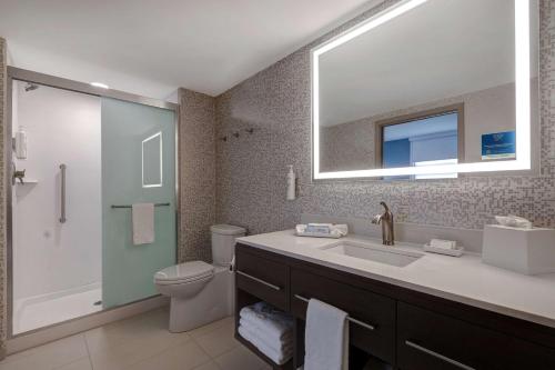 Home2 Suites by Hilton Wilkes-Barre Room Type - King Suite - Hearing Access/Non-Smoking